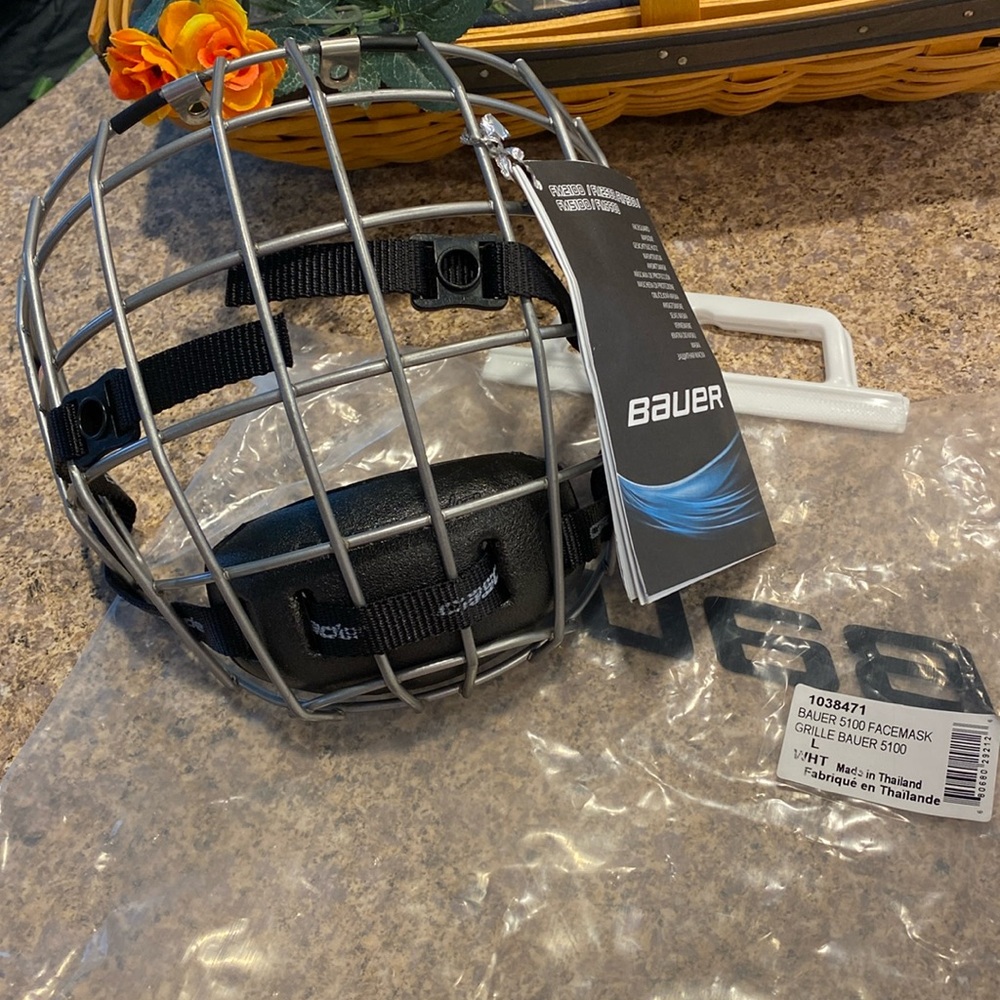 Bauer 5100 Facemask Grille Ice Hockey Possibly M or L :UNSURE OF SIZE